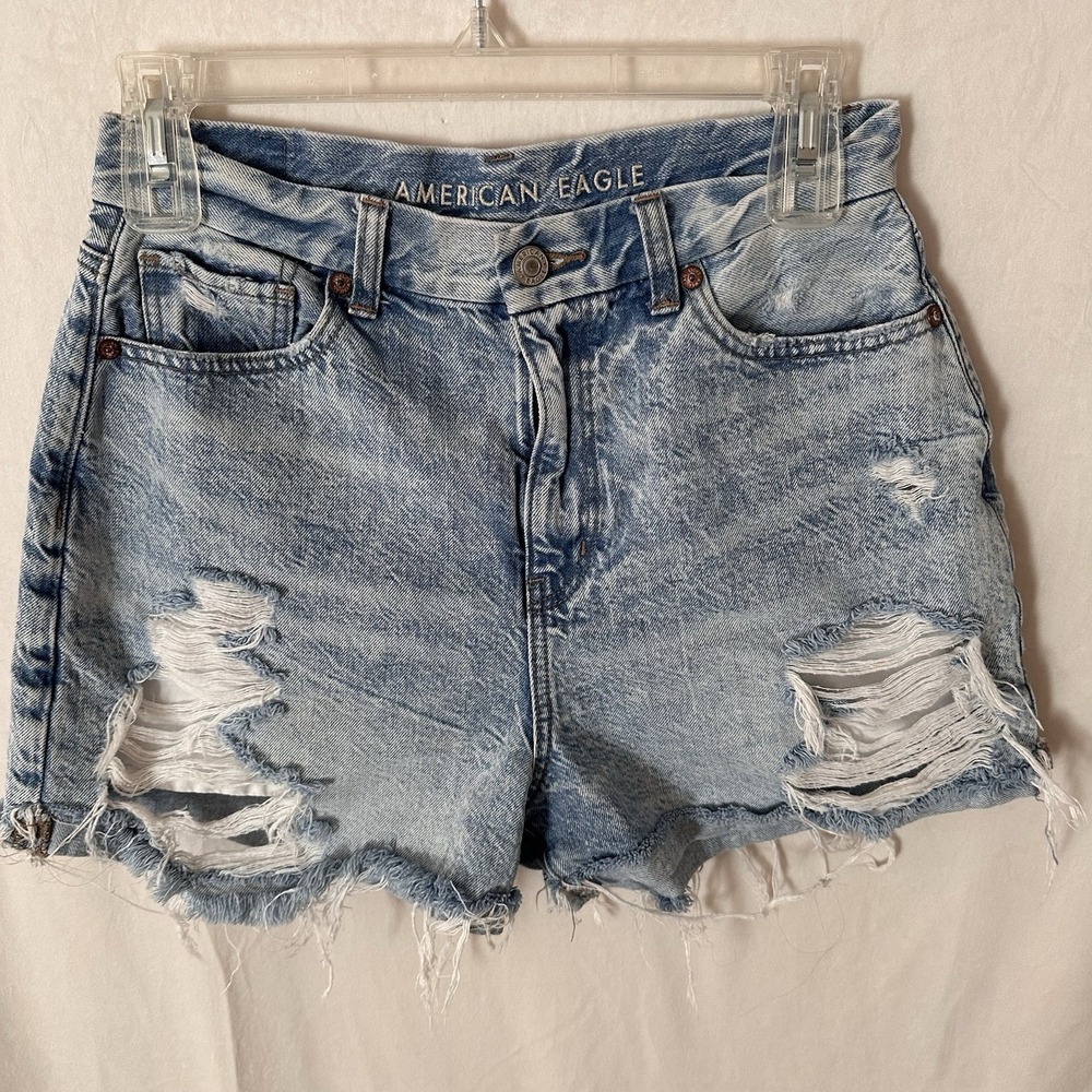 American Eagle Outfitters Women's Blue Distressed Denim Curvy Mom Shorts Size 2